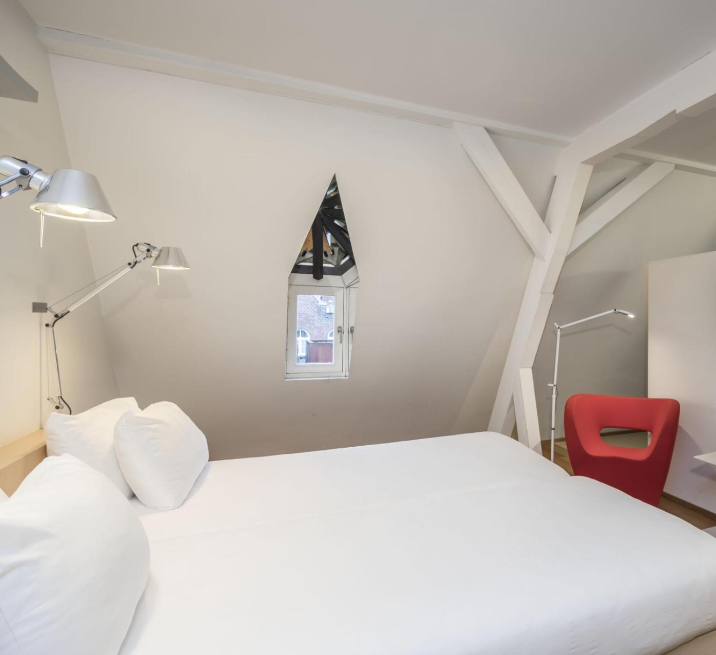Kruisherenhotel Maastricht - Oostwegel Collection, Member Of Design Hotels Exterior foto A room at the hotel