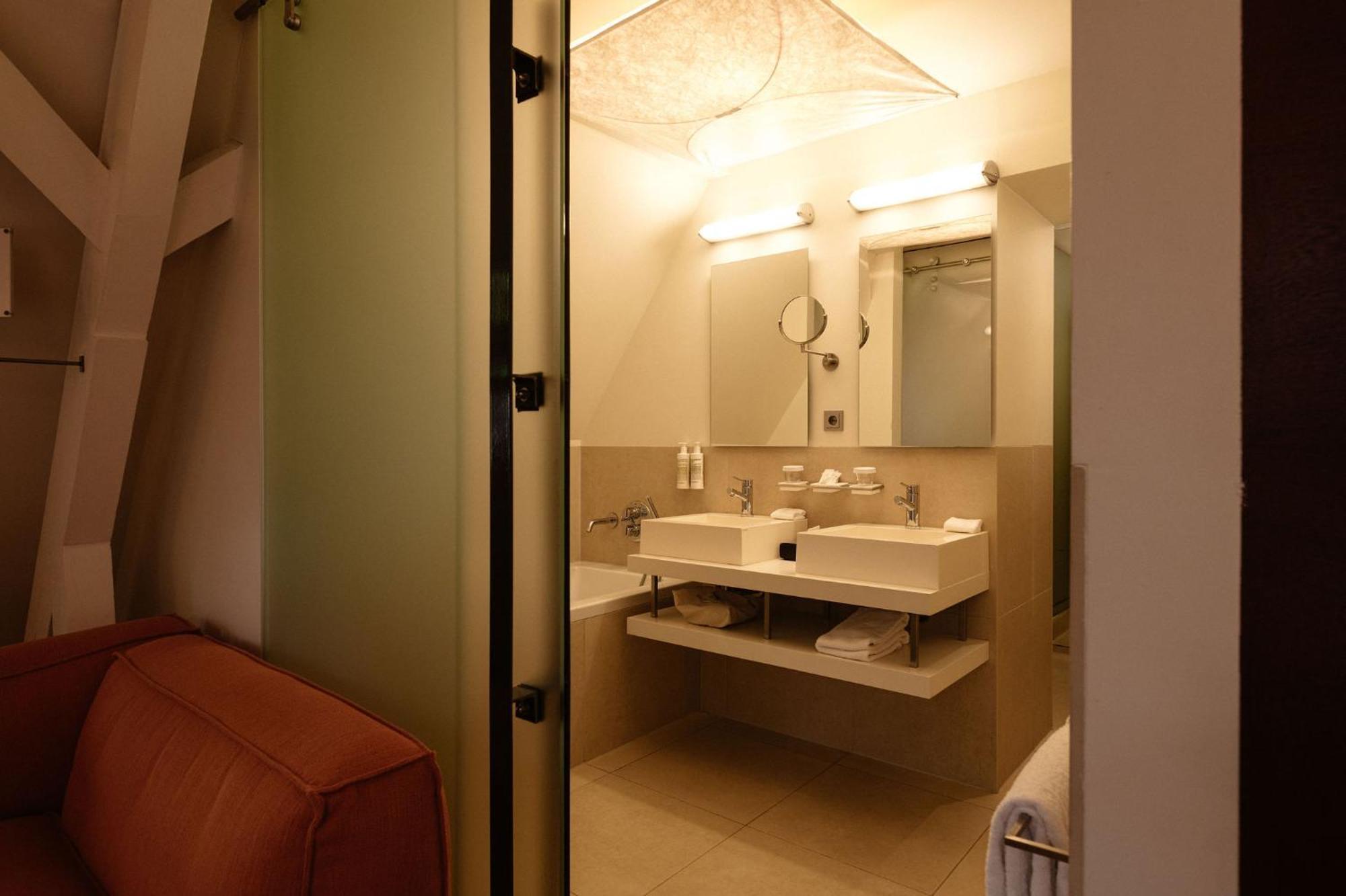 Kruisherenhotel Maastricht - Oostwegel Collection, Member Of Design Hotels Quarto foto Bathroom