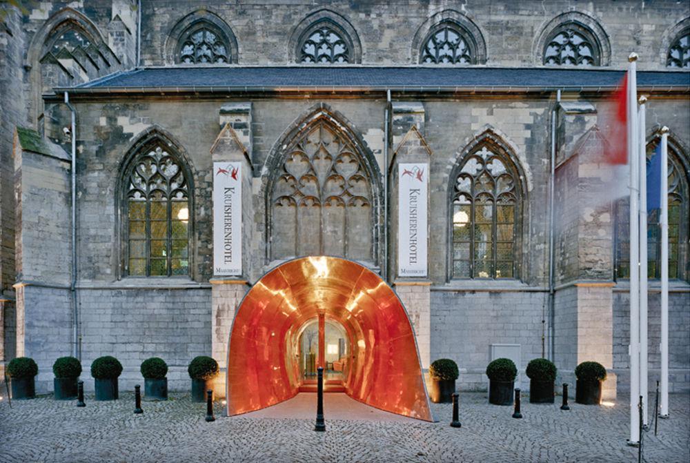 Kruisherenhotel Maastricht - Oostwegel Collection, Member Of Design Hotels Exterior foto The entrance of the museum